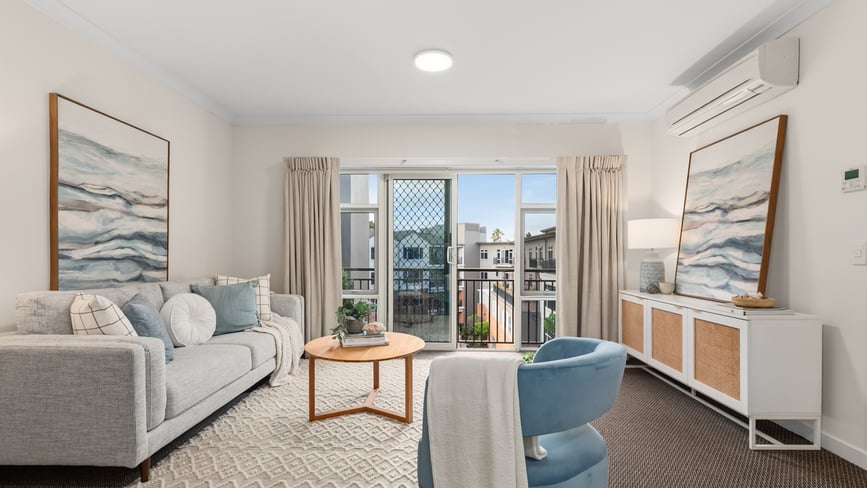 Garden Views and Sunshine - 1-Bedroom Apartment